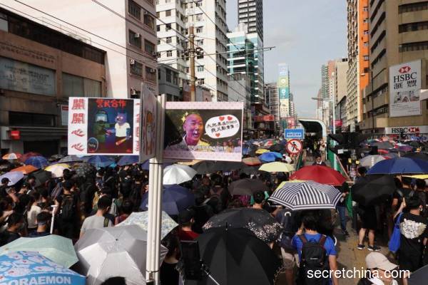香港「反送中」示威者27日發起「光復元朗」遊行，
