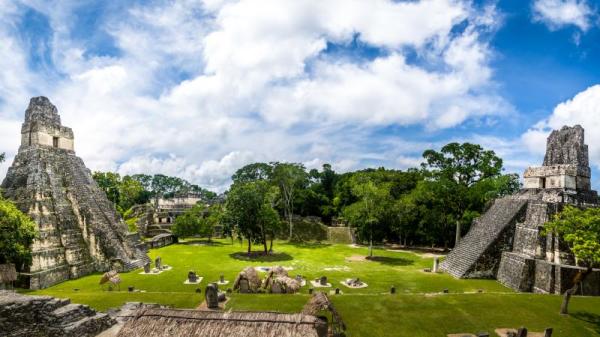 考古学家们认为，玛雅人具有极为光辉灿烂的文明。