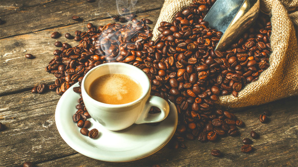 早上10点之前来杯咖啡，可以让早起排便更顺畅。