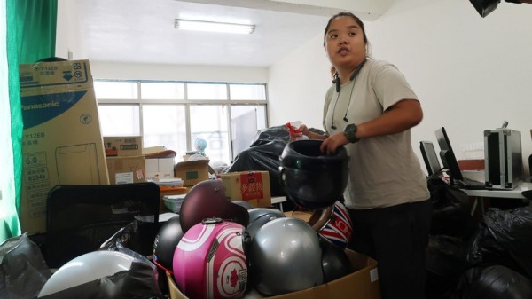 在高雄就學的香港學生林沛晞成功募得超過千頂安全帽，計畫近日送給香港第一線抗議者使用。