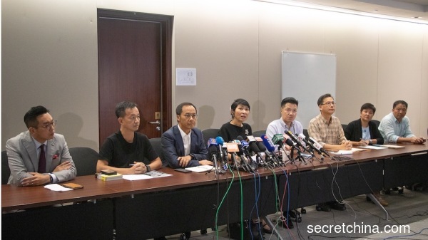 香港民主派不满港澳办一位撑林郑政府，担忧引发更多暴力事件。（图片来源：周秀文／看中国摄影）