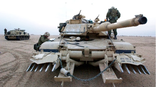 裝備著挖礦犁的美軍M1A1 Abrams 坦克