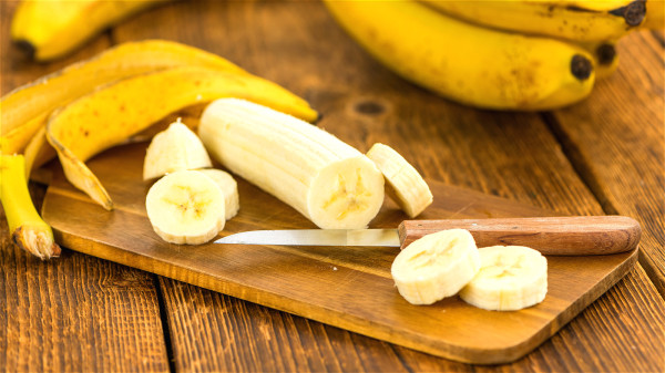 香蕉香甜可口，是很多人都喜欢吃的补钾水果之一。