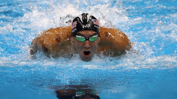 美國泳將「飛魚」費爾普斯（Michael Phelps）獲得近10年最佳男運動員第五名，還累積史上最多的28面奧運金牌紀錄，其中23面金牌同樣是史上之最。
