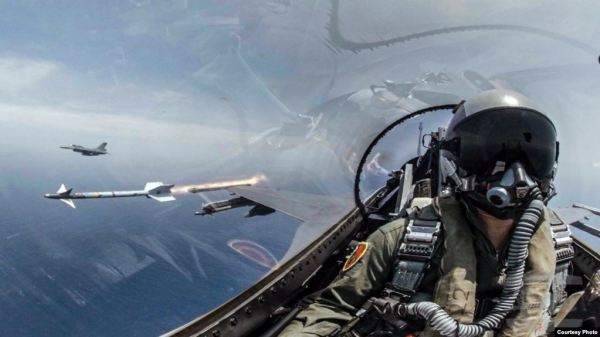 2019年5月22日臺灣海空聯合操演，F-16戰機發射響尾蛇導彈，射擊模擬目標。