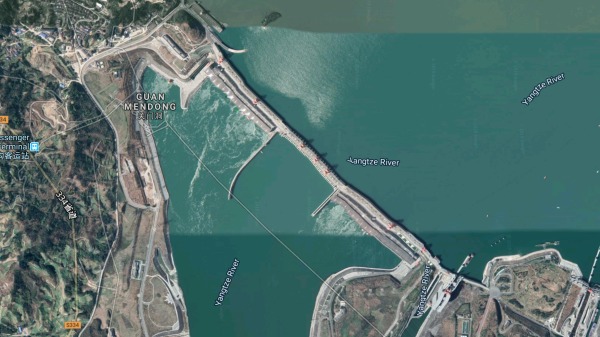三峡大坝变形的谷歌地图照片。