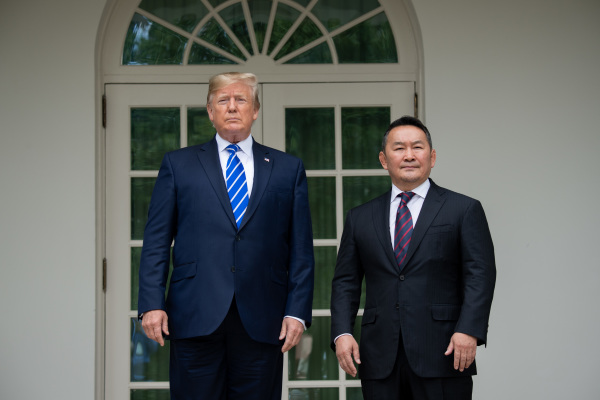 2019年7月31日，川普在白宮玫瑰園迎接蒙古總統巴特圖勒嘎。