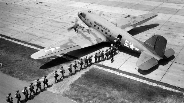 台湾空军从台湾派出一驾C－型运输机到马祖接吴文献等3人。图为C-47运输机。