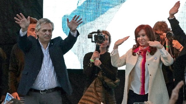 艾柏托（Alberto Fernandez）与阿根廷前总统克莉丝蒂娜・费南德兹