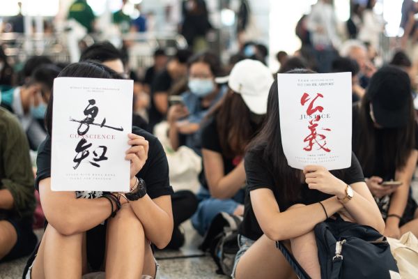 2019年8月13日，香港民眾在香港國際機場聲援「返送中」。