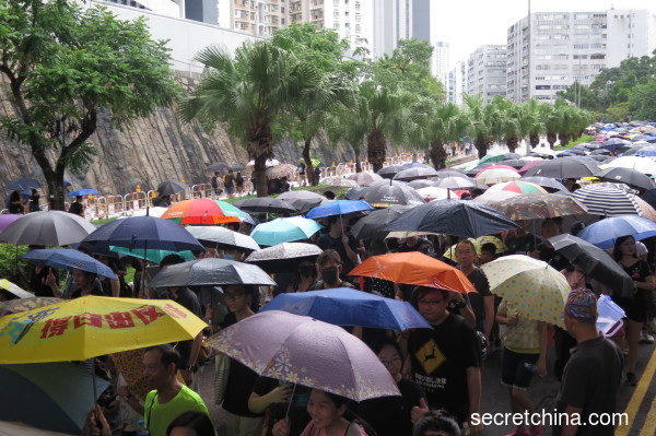 8月17日下午，无惧中共恐吓与风雨，香港人举行以“光复红土”为主题的“反送中”游行。