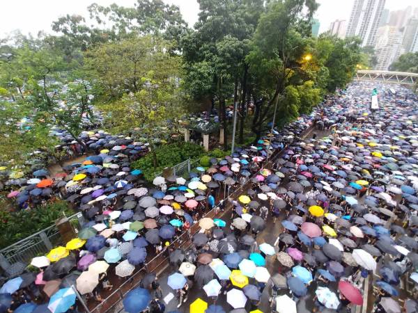 170万港人参加民阵在维园的集会，挤满整个维园及附近街道。（图片来源：周秀文／看中国摄影）