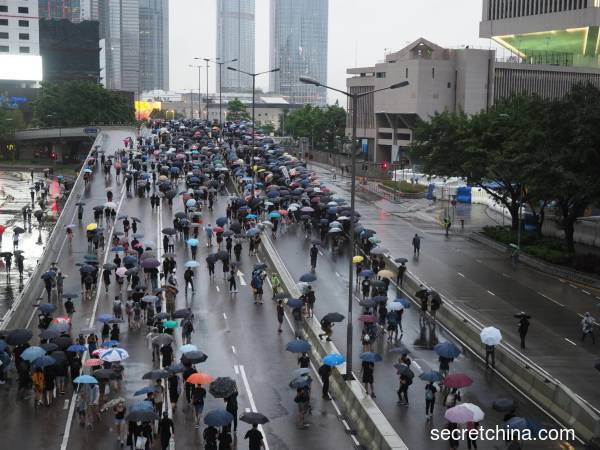 170万港人参加民阵在维园的集会，挤满整个维园及附近街道。（图片来源：周秀文／看中国摄影）