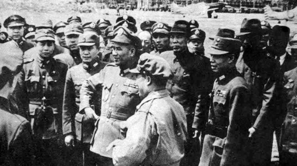 国防部长白崇禧督战国军，攻克收复四平，大败东北林彪共军。