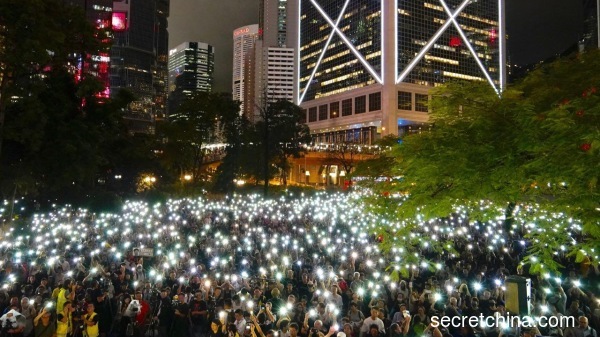 香港星期五超過四萬人出席公務員與民同行集會，要求港府撤回送中惡法。（圖片來源：周秀文／看中國攝影）