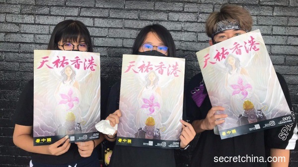 香港13间大学的学生会近日发表联合声明称，鉴于港府继续漠视香港人的民意诉求，大学界将从10月1日开始发起为期一周的全港三罢活动。图为8月22日香港中学生集会。