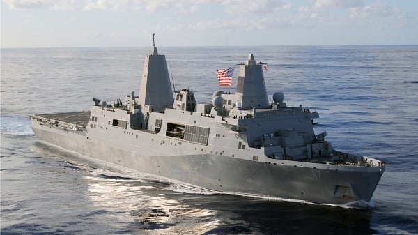 美国联邦众议院近日通过了《国防授权法案》两院协商版本，法案规定美舰应该常态化穿越台海，以及建立高级别的美台小组。图为美国军舰圣安东尼奥级两栖船坞登陆舰（USS San Antonio）。