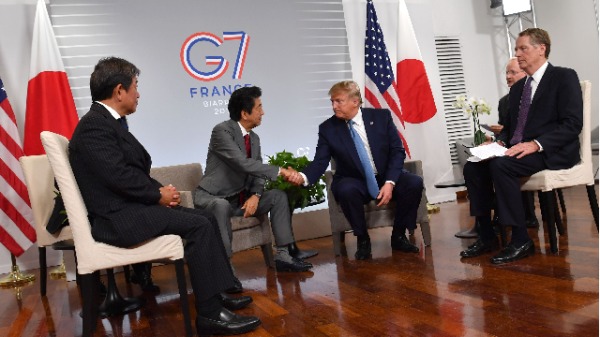 美国总统川普、日本首相安倍晋三、美国贸易代表莱特希泽在G7峰会（图片来源：Nicholas Kamm / AFP）