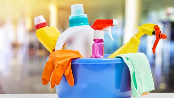 家用清洁剂千万不要胡乱混合使用。