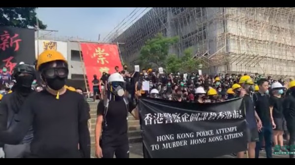 臨近9月開學季，香港中文大學學生於迎新傳統活動「四院會師」中，加入「反送中」元素表達訴求，亦呼籲新生響應9月2日開始的罷課行動。