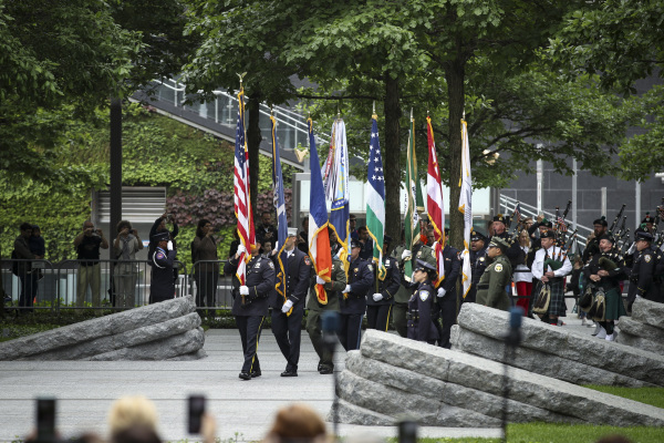 “林间空地”(Glade)的9/11纪念碑举行落成仪式。（图片来源：Drew Angerer/Getty Images）