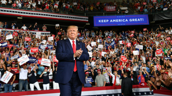图为2020年8月15日，川普总统在新罕布什尔举行大型竞选集会。（图片来源： Nicholas Kamm/AFP/Getty Images）
