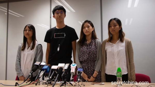 浸會大學新聞系學生記者蘇敬華譴責警方無理拘捕他，相信法庭會還他公道。（圖片來源：周秀文／看中國攝影）
