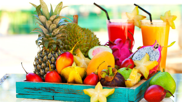 嗜食生冷水果，喜好喝冷饮、吃冰冻食品等，都会损害脾胃的阳气。