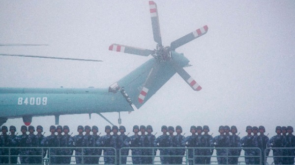 中共海軍（圖片來源：MARK SCHIEFELBEIN/AFP/Getty Images）