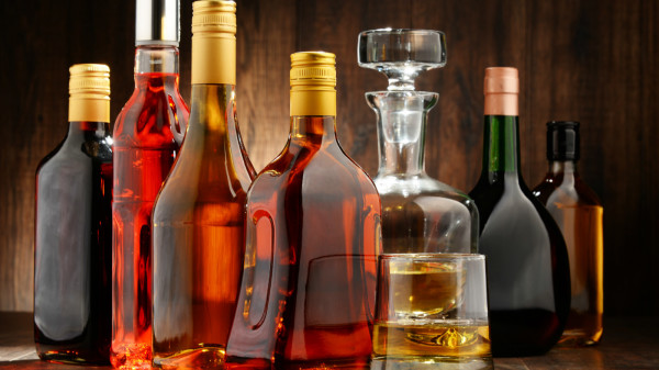 酒精進入人機體會分解成乙醛，乙醛具有毒性，容易威脅到肝的健康。