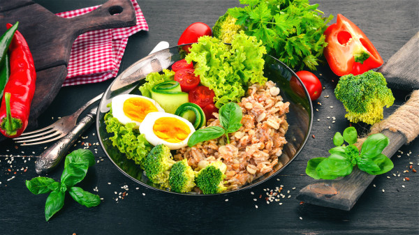 不同食物互相混合搭配，可以提高蛋白质的利用率，满足机体所需营养。