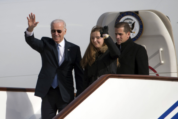 2013年12月4日，美國副總統喬．拜登與兒子亨特．拜登到訪北京。