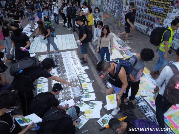 今天是香港雨傘革命五周年的日子，香港民間人權陣線也號召舉辦了反送中活動。