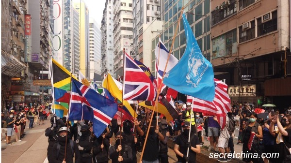 9月29日，香港市民发起“929全球反极权大游行”。
