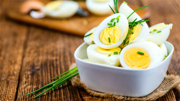 每天食用一個水煮蛋，養生效果極佳。