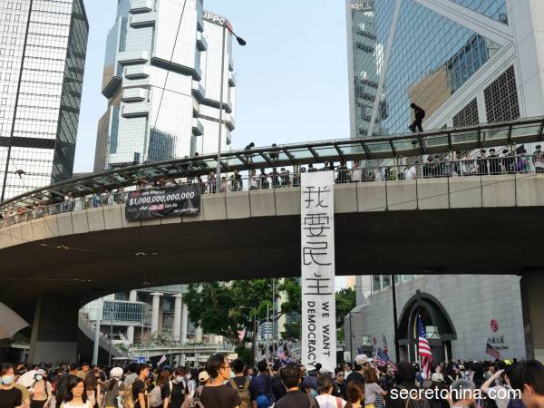 香港抗议者为什么向美国求助