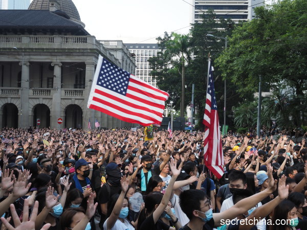 9月8日，香港市民游行呼吁美国通过《香港人权与民主法案》。