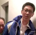 中國學生被困電梯5小時不忘寫作業震驚老外(組圖)