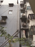 “楼歪歪”一拖几年变“楼靠靠”吓坏居民(图)