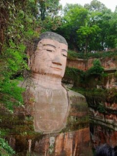 大佛显灵四川乐山大佛闭眼流泪(组图)