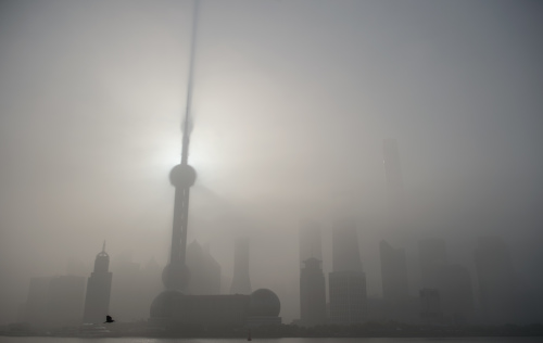 中国霾害肆虐环保部长辩改善快过其他国