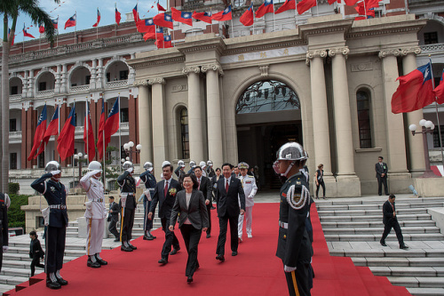 台湾双十国庆大会10日隆重登场，台湾总统蔡英文亲赴现场并致词演讲。