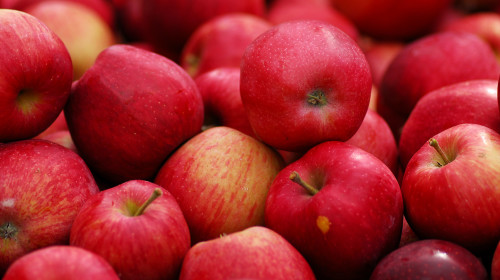 苹果有健身、防病、疗疾等功能，还有助于消化。