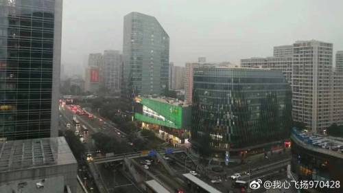 北京大雾 “十九大蓝”无影