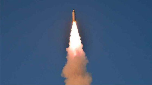 5月21日朝鮮試射「北極星2」型中遠程彈道導彈。