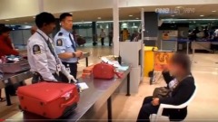 中國大媽機場被查發飆竟帶個「小藥房」(組圖視頻)
