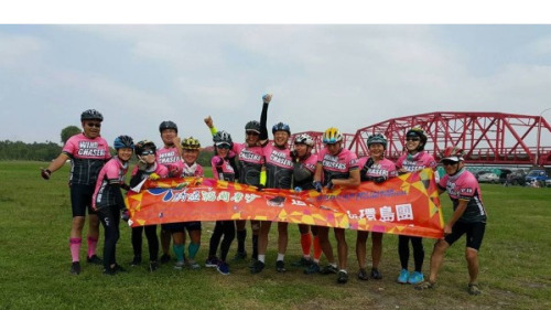 台湾前行政院长江宜桦10月21日展开骑自行车环岛之旅。