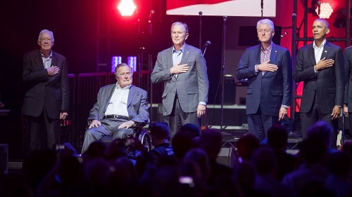 美国五位前总统出席飓风救灾筹款音乐会