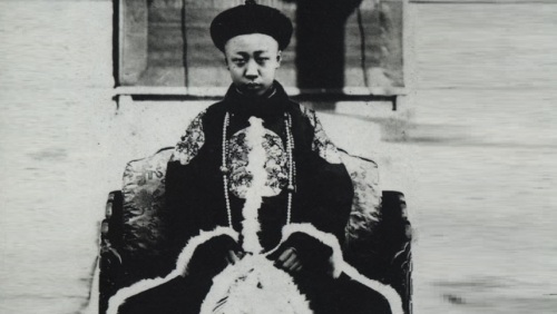 曾经在紫禁城居住过的末代皇帝溥仪,图为12岁时的溥仪。