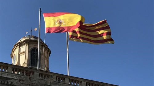 加泰隆尼亚举办独立公民投票后已近一个月，与西班牙政府对立的僵局在10月26、27日两天迎来关键时刻。（图片来源：中央社）